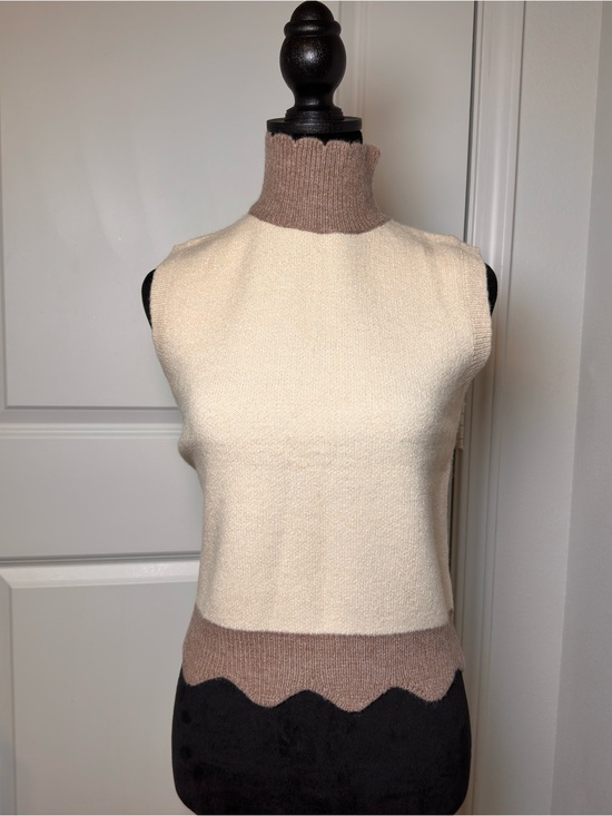 entro Tops - entro Cream and Taupe Knit Top / BNWT